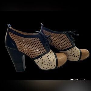 Gold Button Oxford bootie